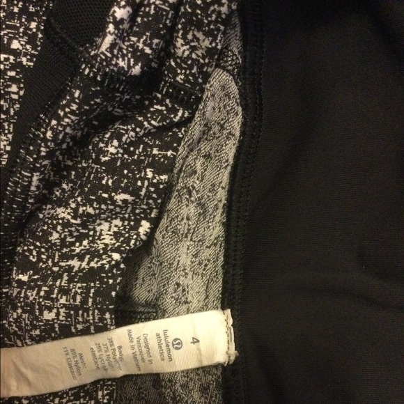 Lululemon black & white inspire leggings size 4 - Picture 3 of 3